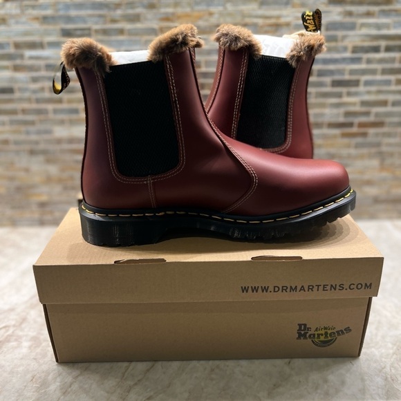 Dr. Martens 2976 Leonore Faux Fur Lined Chelsea Boots - Picture 11 of 14